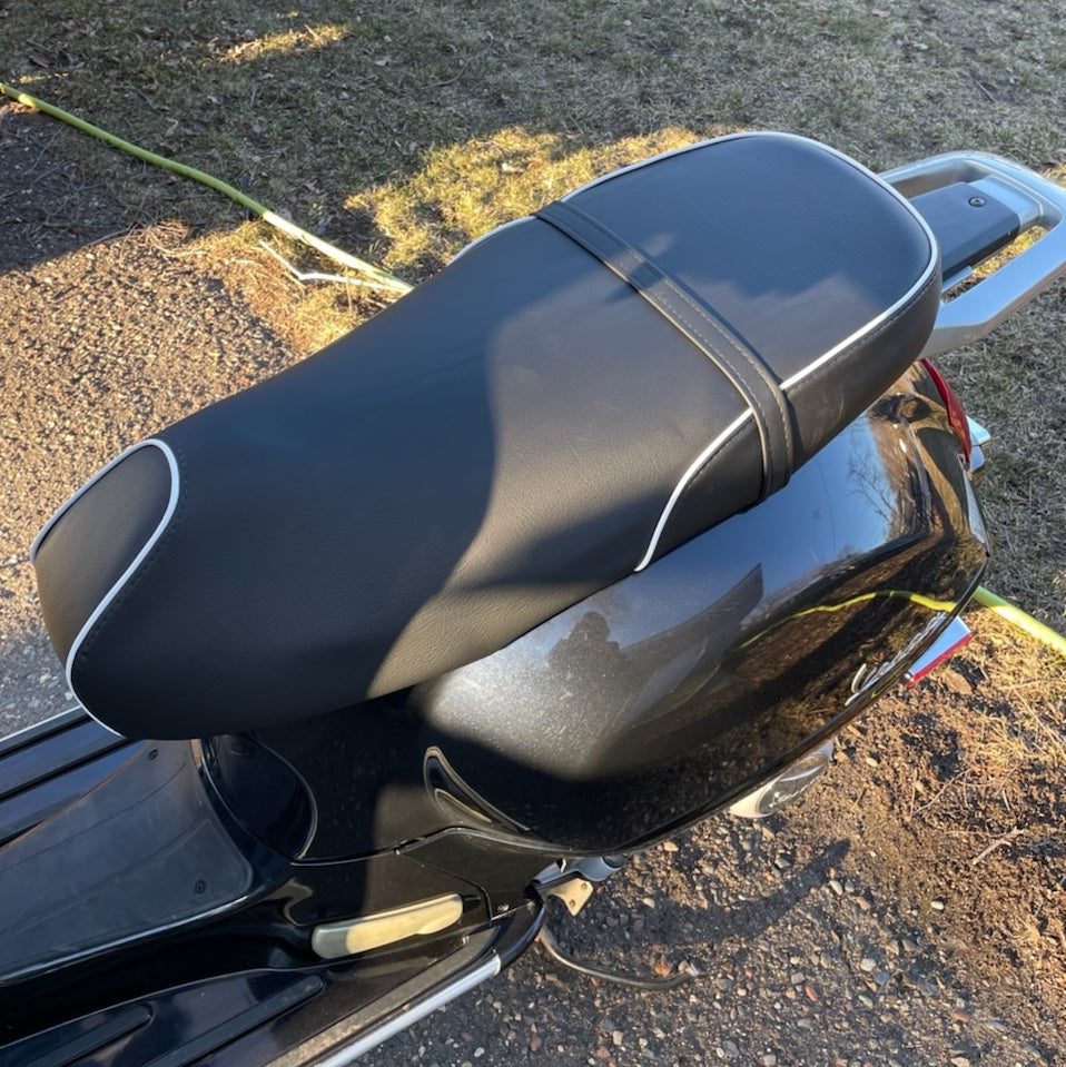 Vespa GT200 before and after seat cover installation