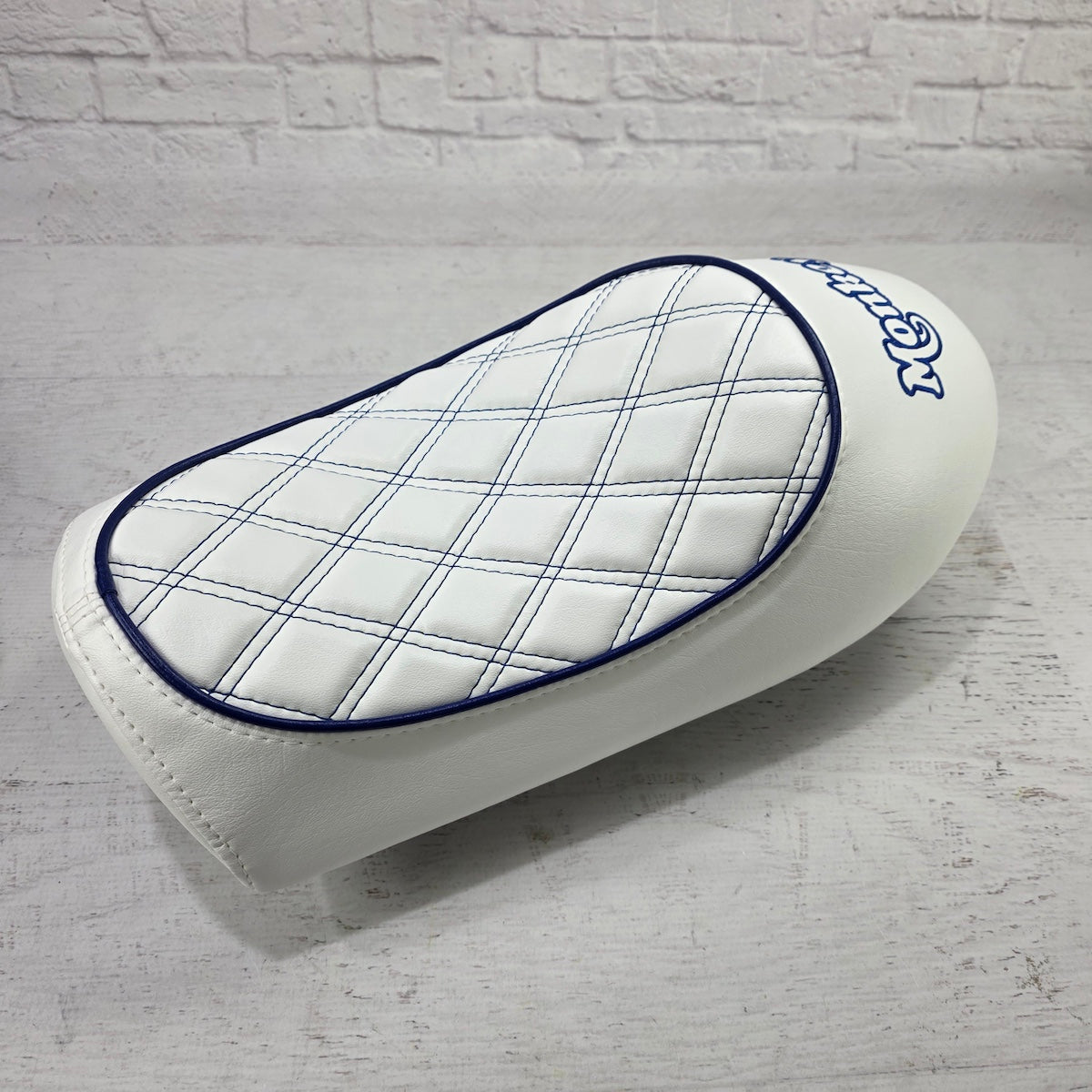 Honda Monkey KITACO white double-diamond seat cover