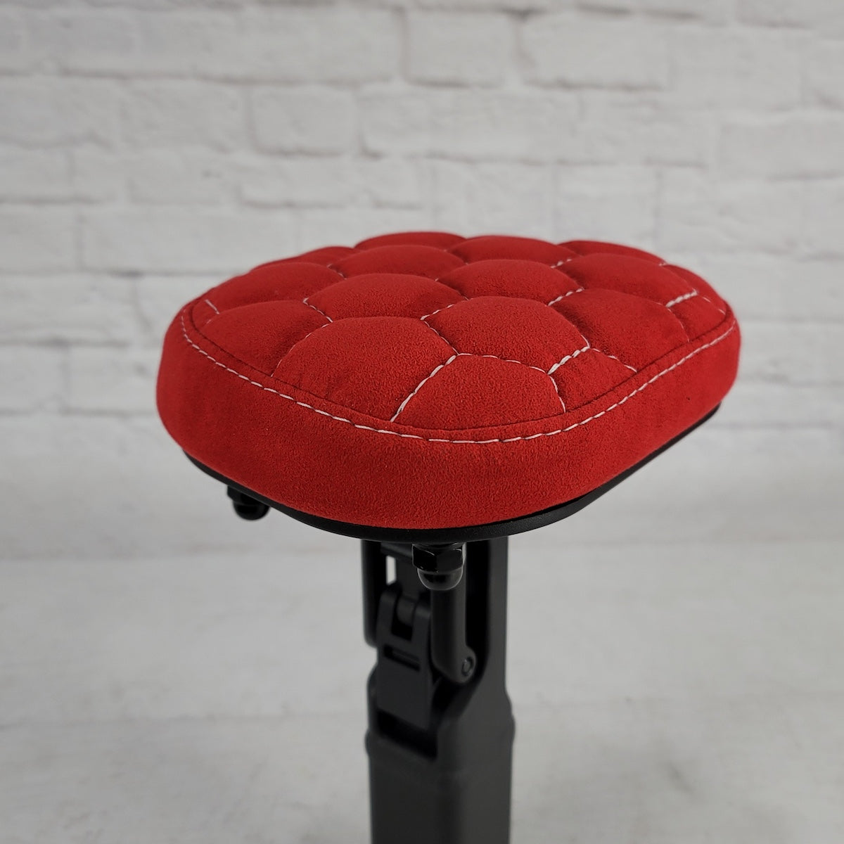 Honda Motocompacto red Alcantara suede hexagon honeycomb seat cover