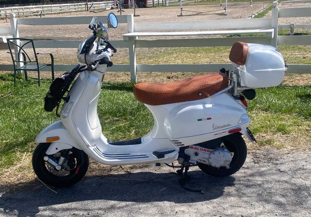 Vespa LX ostrich seat cover overhead view