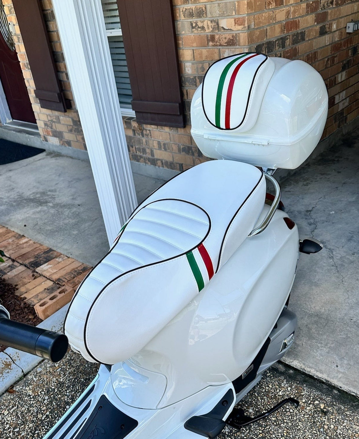 Vespa Sprint / Primavera Rosso Veloce Seat Cover with Italian Racing Stripe by Cheeky Seats