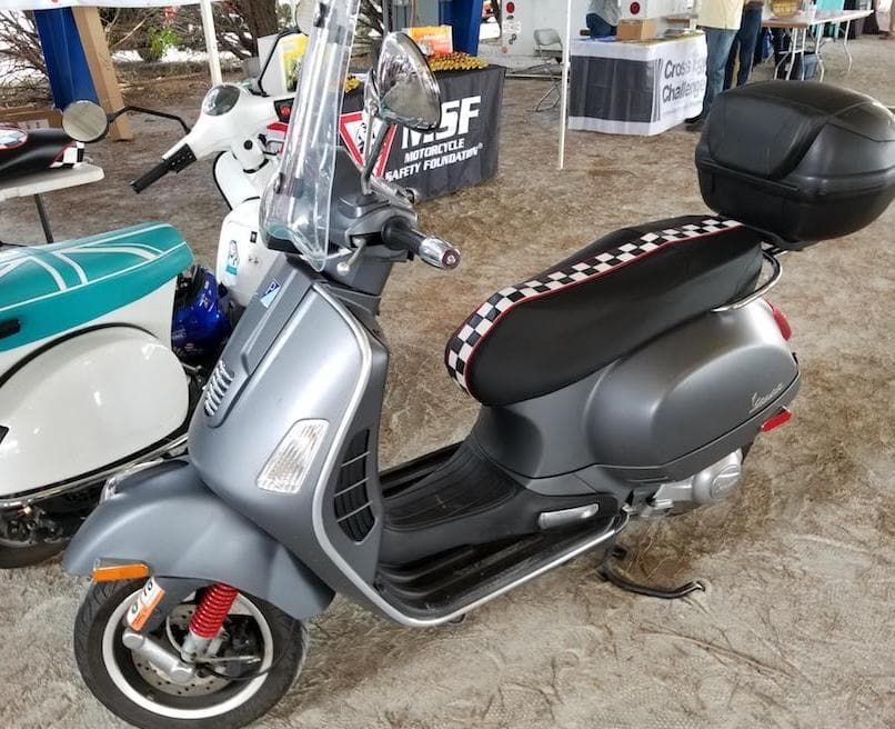 Vespa GTS checkered racing stripe seat cover detail