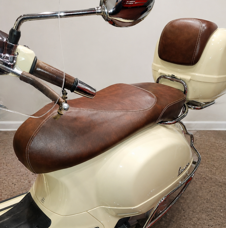 Vespa GTS 250 300 Seat Cover Whiskey Brown