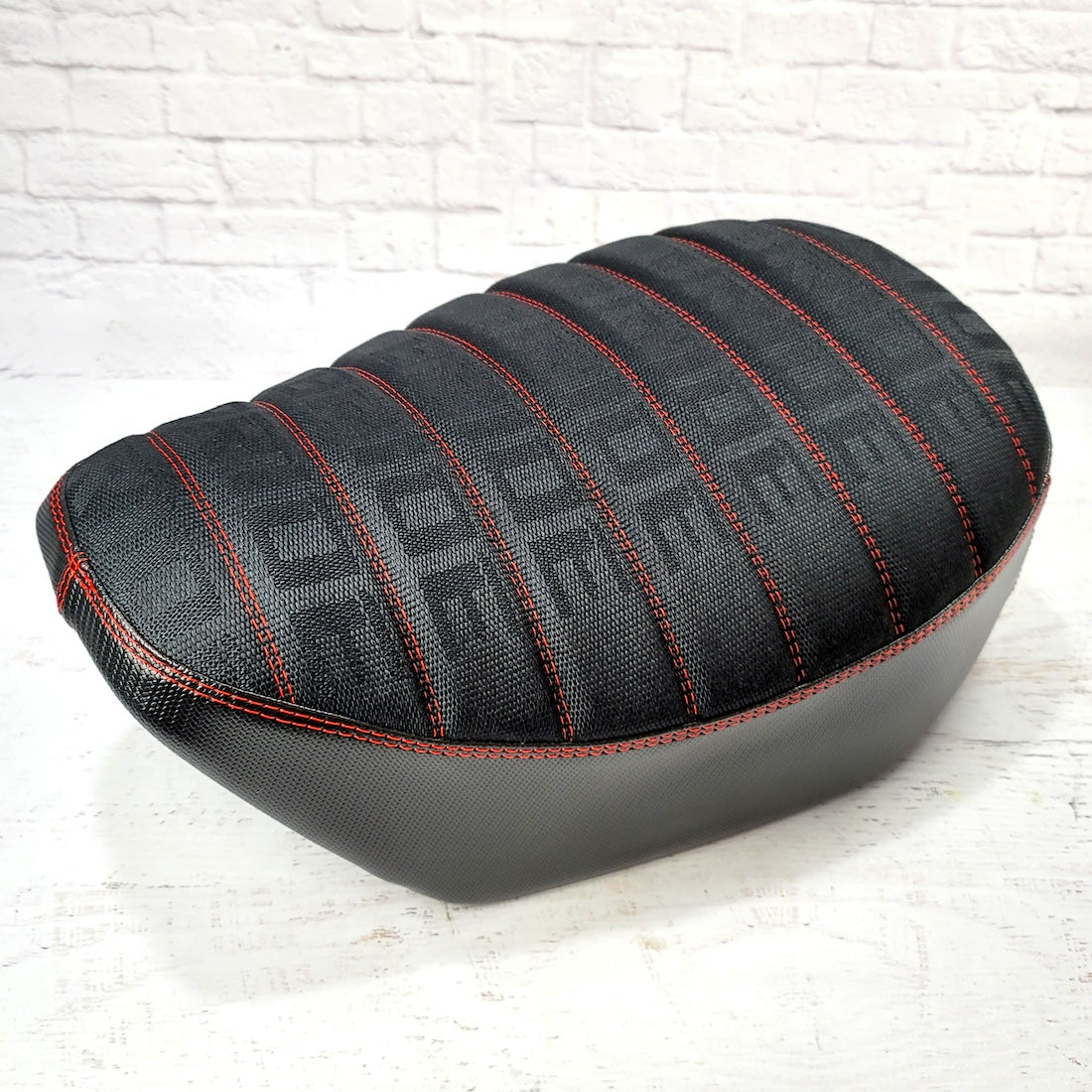 Honda Monkey BRIDE padded tuck-and-roll seat cover