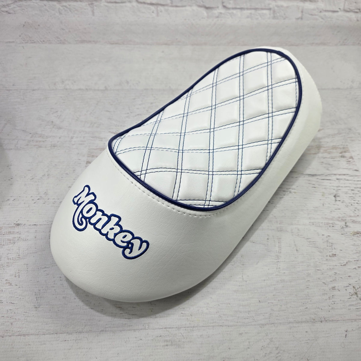 Honda Monkey KITACO white double-diamond seat cover