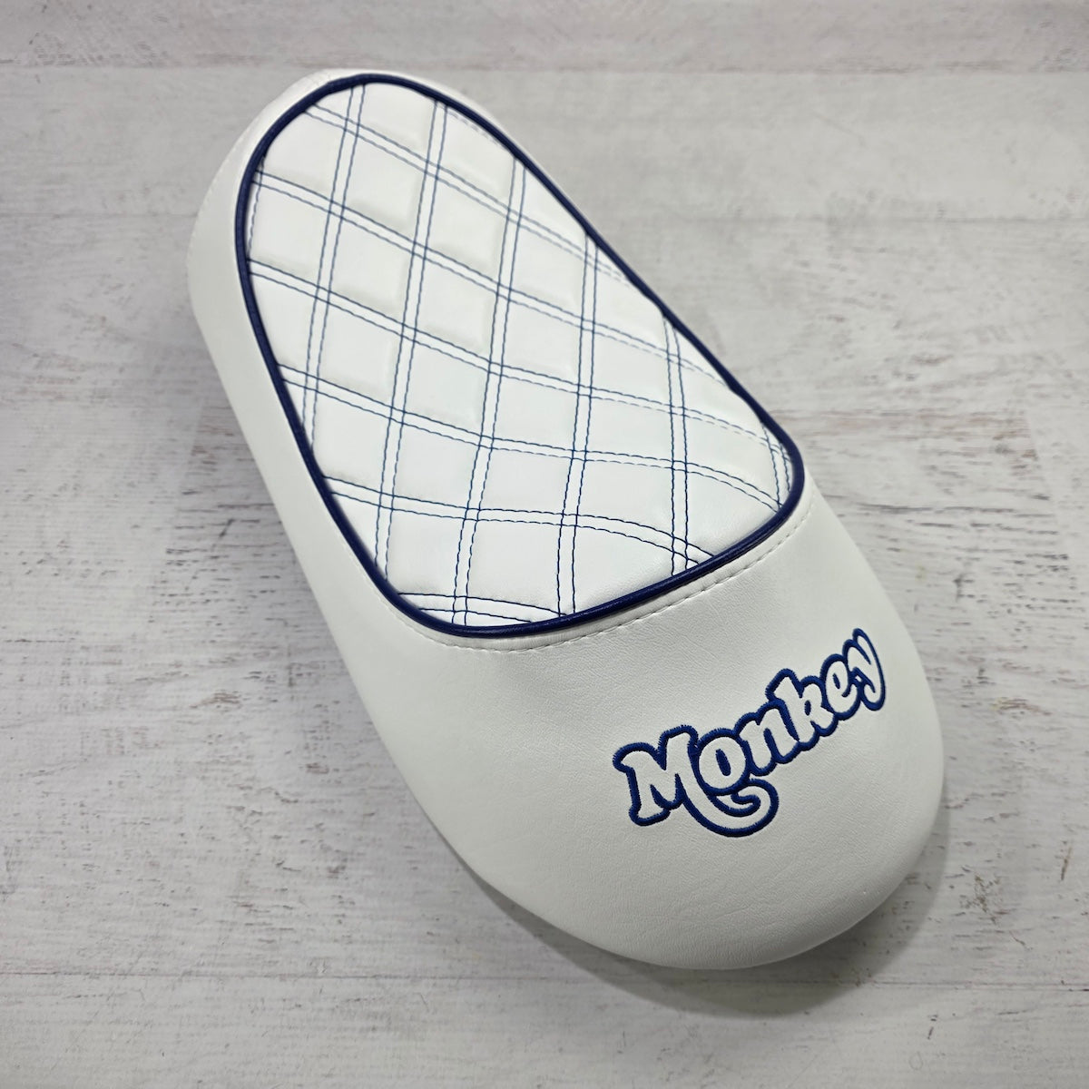 Honda Monkey KITACO white double-diamond seat cover