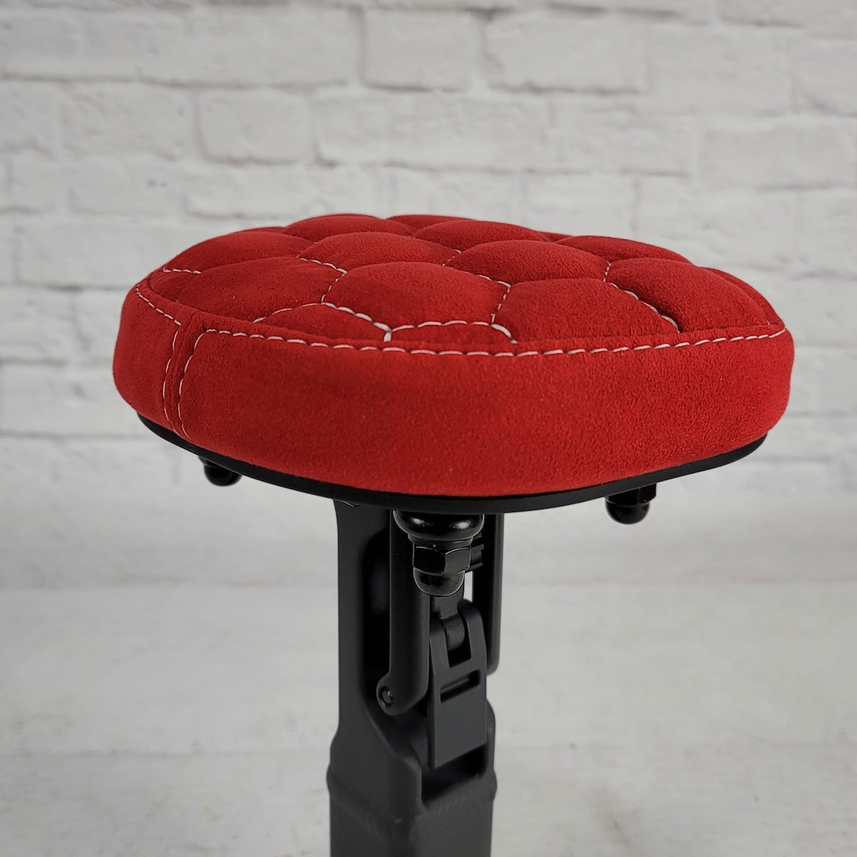 Honda Motocompacto red Alcantara suede hexagon honeycomb seat cover