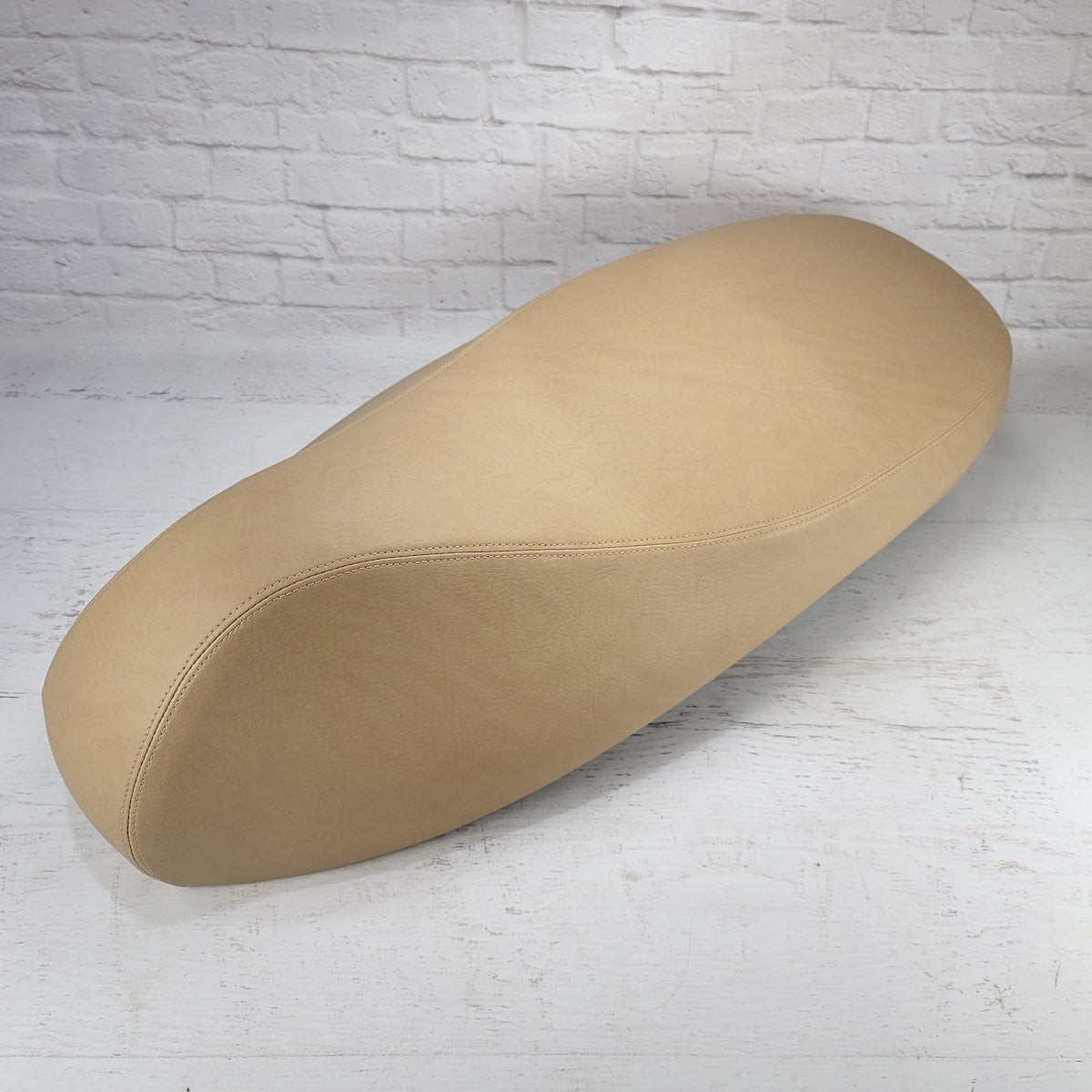 Vespa GTS 300 camel tan seat cover by Cheeky Seats, detail