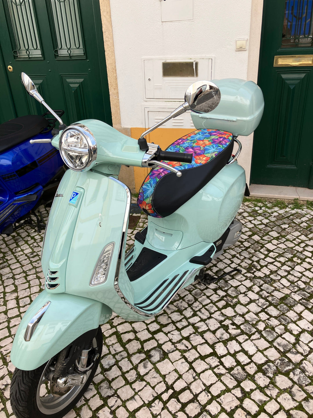 Vespa Hawaiian Flower Waterproof Seat Cover - Mahalo!