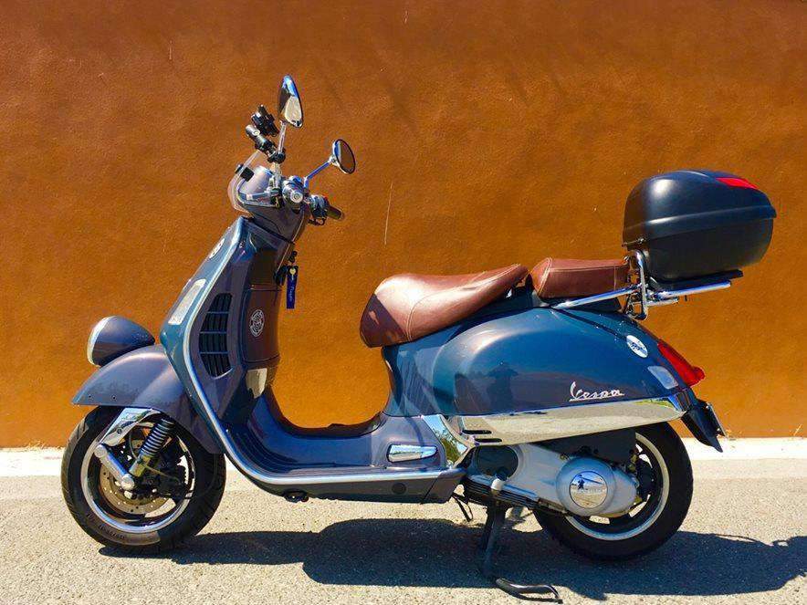 Vespa GTV whiskey brown seat cover detail